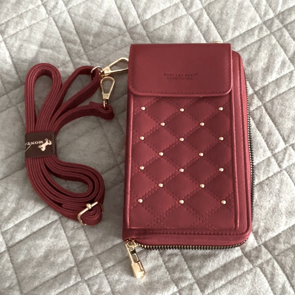 NWOT Montana West Large Phone/Wallet Crossbody Bag Brick Red with Gold Studs